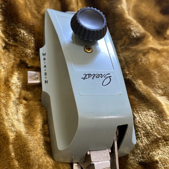 Greist Buttonholer Vintage with Original Box Model #1 - Picture 7 of 16